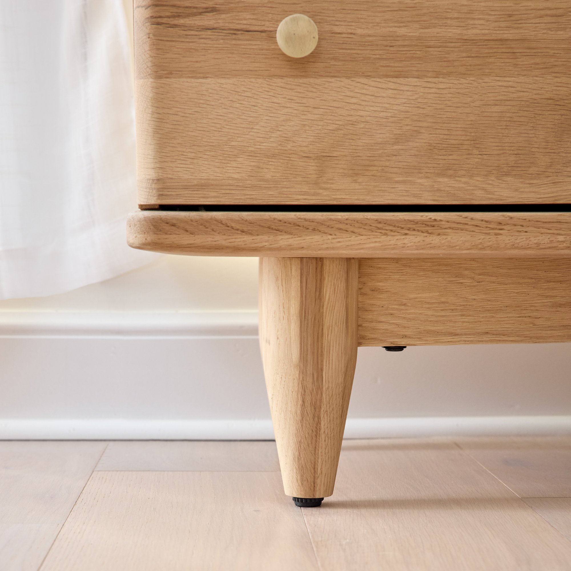 Duna Verde FSC®-Certified White Oak Dresser